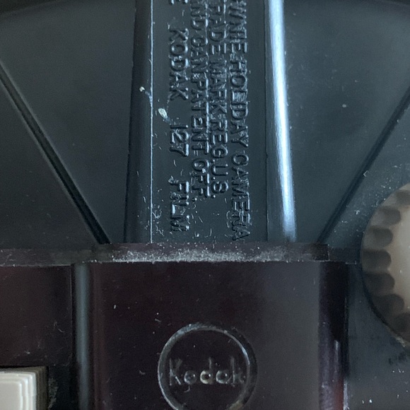 Kodak Holiday Flash Brownie Camera takes 127 Film.For collector showcasing. - Picture 15 of 15